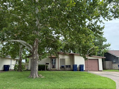 Photo of 2213 17th Avenue N, Texas City, TX 77590 (MLS # 69728629)