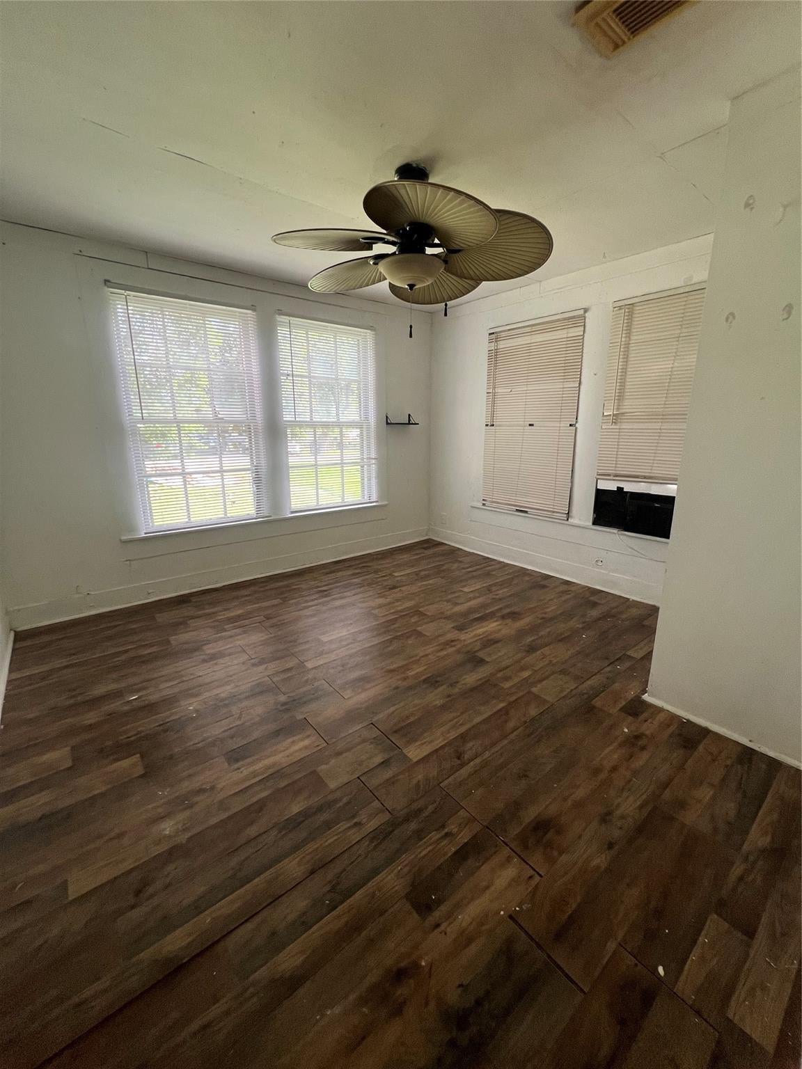 122 W Pecan Lane