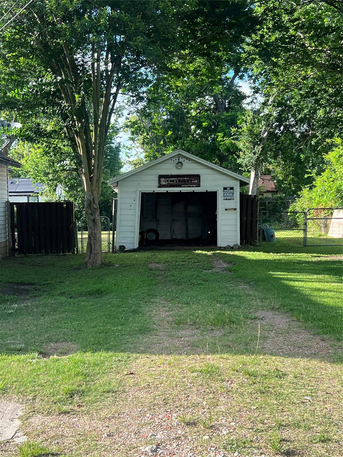 122 W Pecan Lane