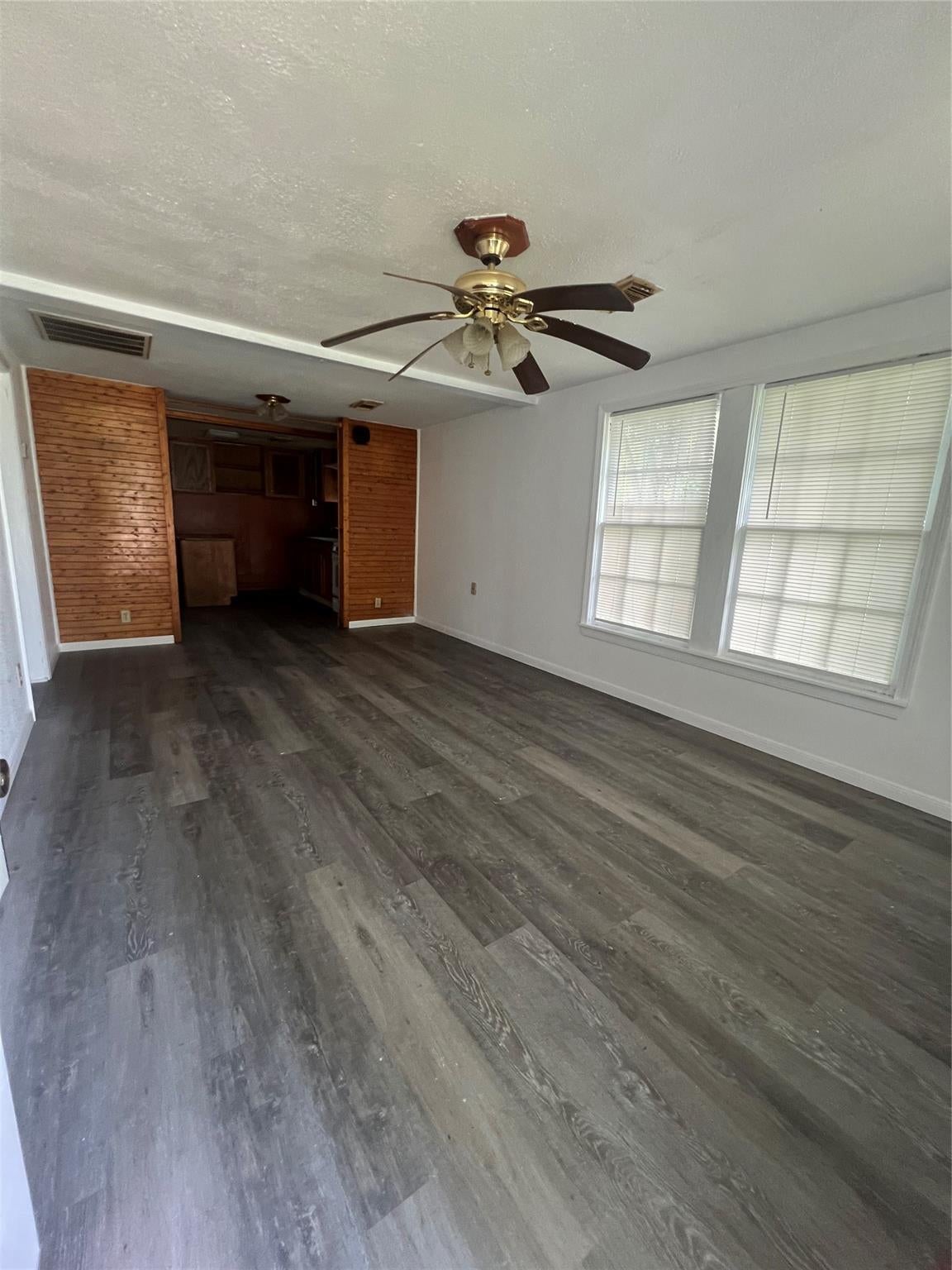 122 W Pecan Lane