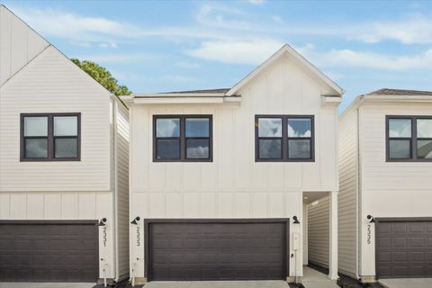 Photo of 2333 Hoskins Drive, Houston, TX 77080 (MLS # 72351574)