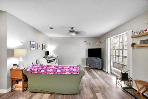 Condo For Sale - 2401 Sycamore Avenue #D4<br/> Walker County, Huntsville, TX 77340