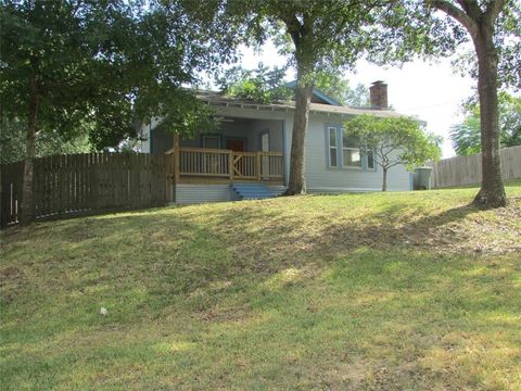 Photo of 1309 14th Street, Huntsville, TX 77340 (MLS # 80849639)