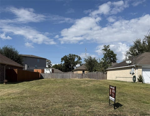 Photo of 209 Dixie Drive, Deer Park, TX 77536 (MLS # 37143865)