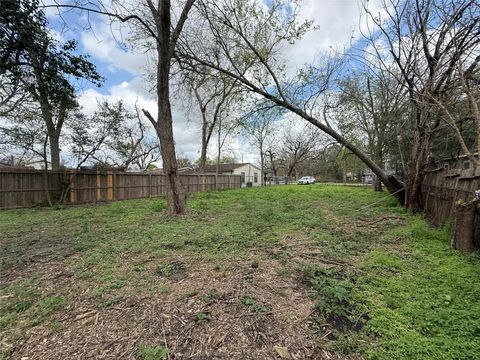 Photo of 242 Woolworth Street, Houston, TX 77020 (MLS # 21507132)