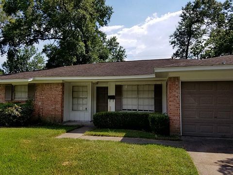 Photo of 13906 Wadebridge Way, Houston, TX 77015 (MLS # 49248146)