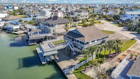 Photo of 538 Paradise Drive, Tiki Island, TX 77554 (MLS # 90784578)