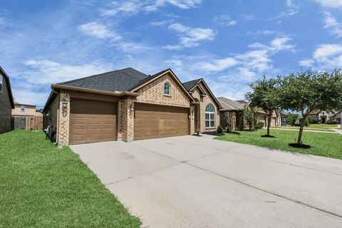 Photo of 6431 Westward Wood Way Way, Humble, TX 77338 (MLS # 66181029)
