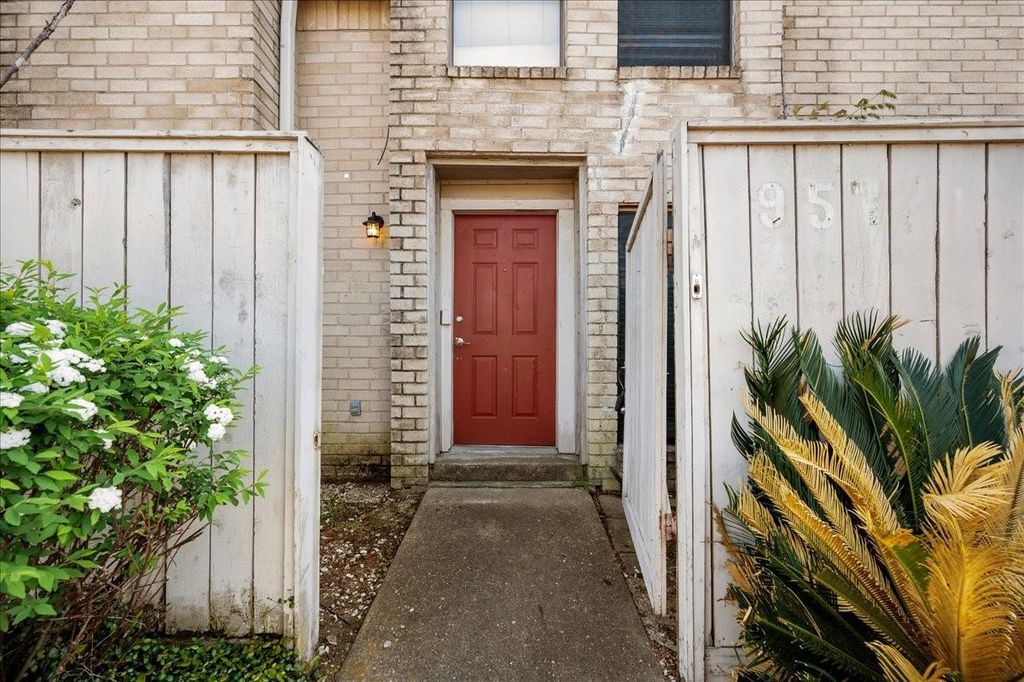 Photo of 9572 Windswept Lane #9572, Houston, TX 77063 (MLS # 89405774)