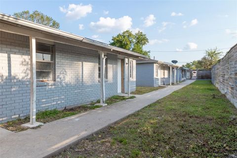 Photo of 4755 Wilmington Street #1-6, Houston, TX 77033 (MLS # 85638529) Photo of 4755 Wilmington Street #1-6, Houston, TX 77033 (MLS # 85638529)