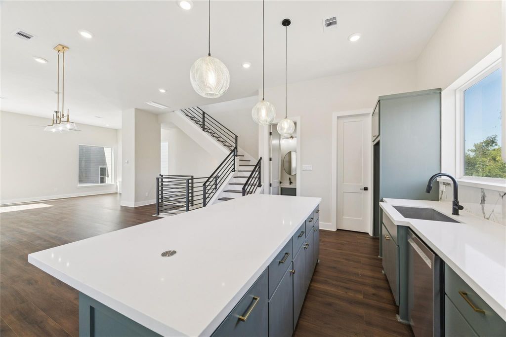 Photo of 1525 Caywood Lane #E, Houston, TX 77055 (MLS # 47260758)