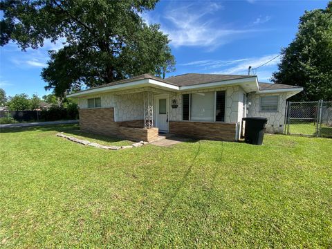 Photo of 8038 Woodlyn Road, Houston, TX 77028 (MLS # 68612350)