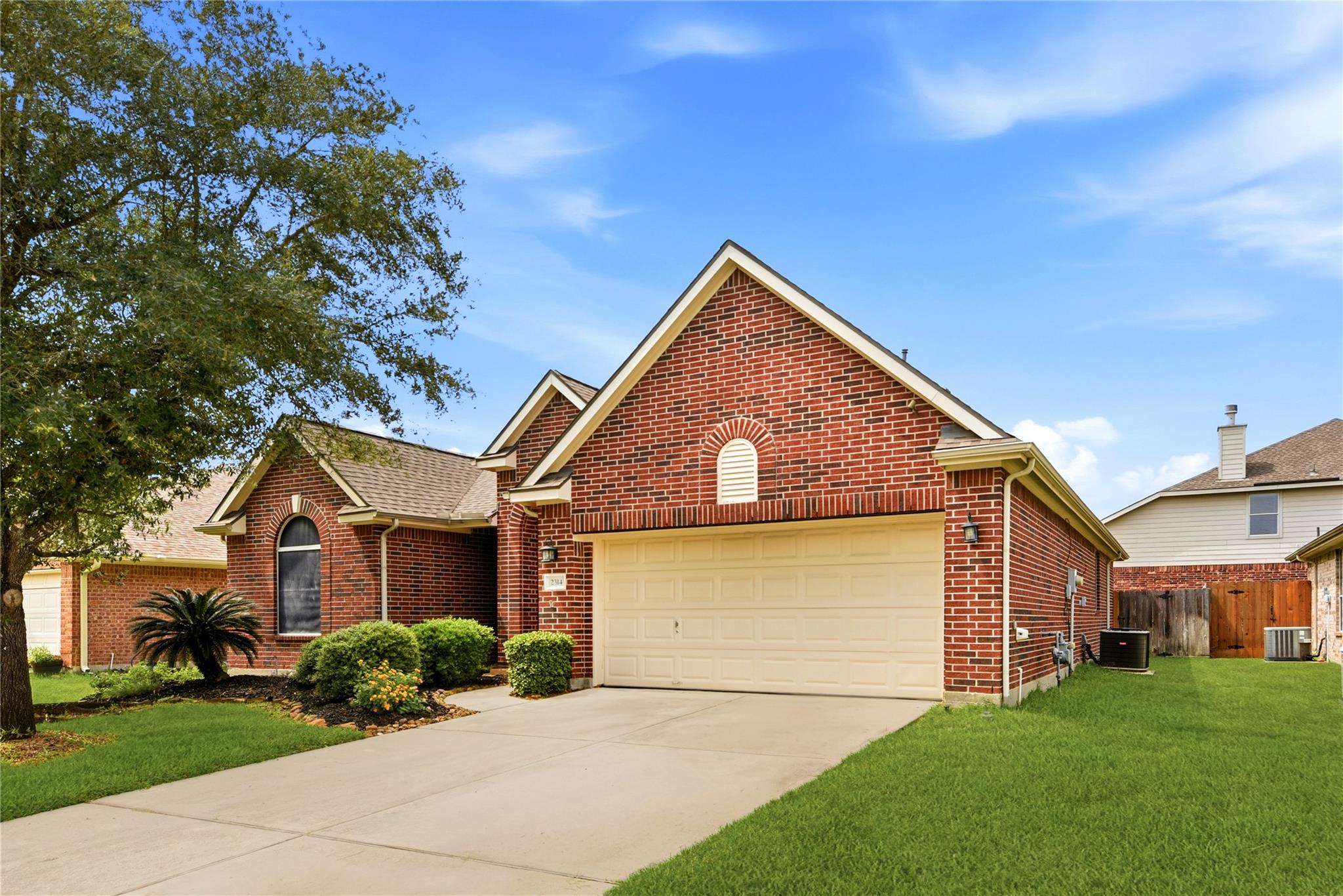2314 Ligustrum Flower Drive