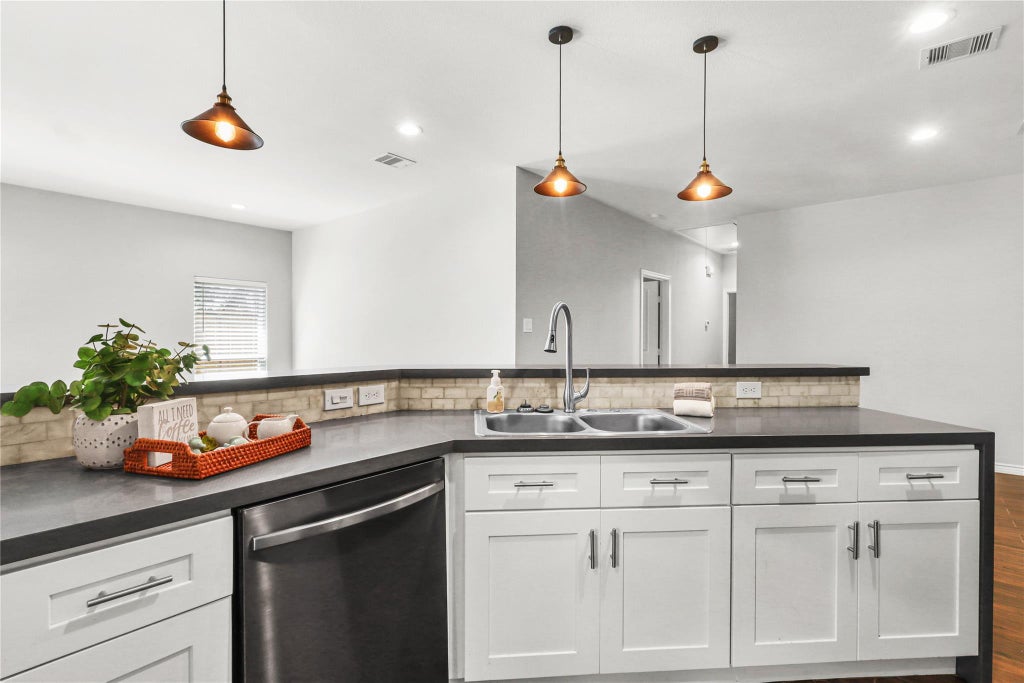 Photo of 507 E Foley Street, Alvin, TX 77511 (MLS # 44488869)