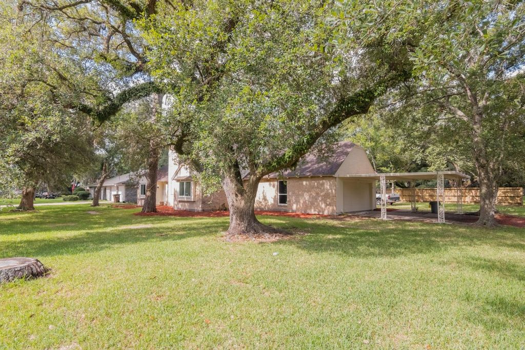 Photo of 3820 Evergreen Drive, Dickinson, TX 77539 (MLS # 58898054)