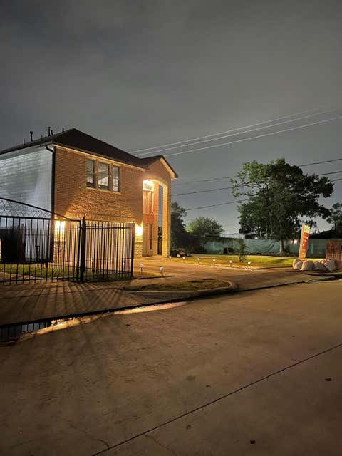 Homes For Sale - 10902 Seneca Street<br/> Houston, TX 77016