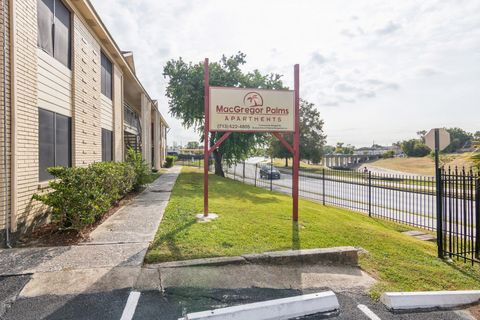 Photo of 3631 N Macgregor Way #7, Houston, TX 77004 (MLS # 66640457)