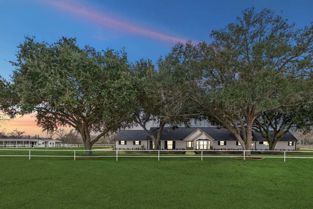 Photo of 6911 Oak Lane, Fulshear, TX 77406 (MLS # 94733712)