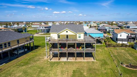 Photo of 920 Palmview, Crystal Beach, TX 77650 (MLS # 44061381)