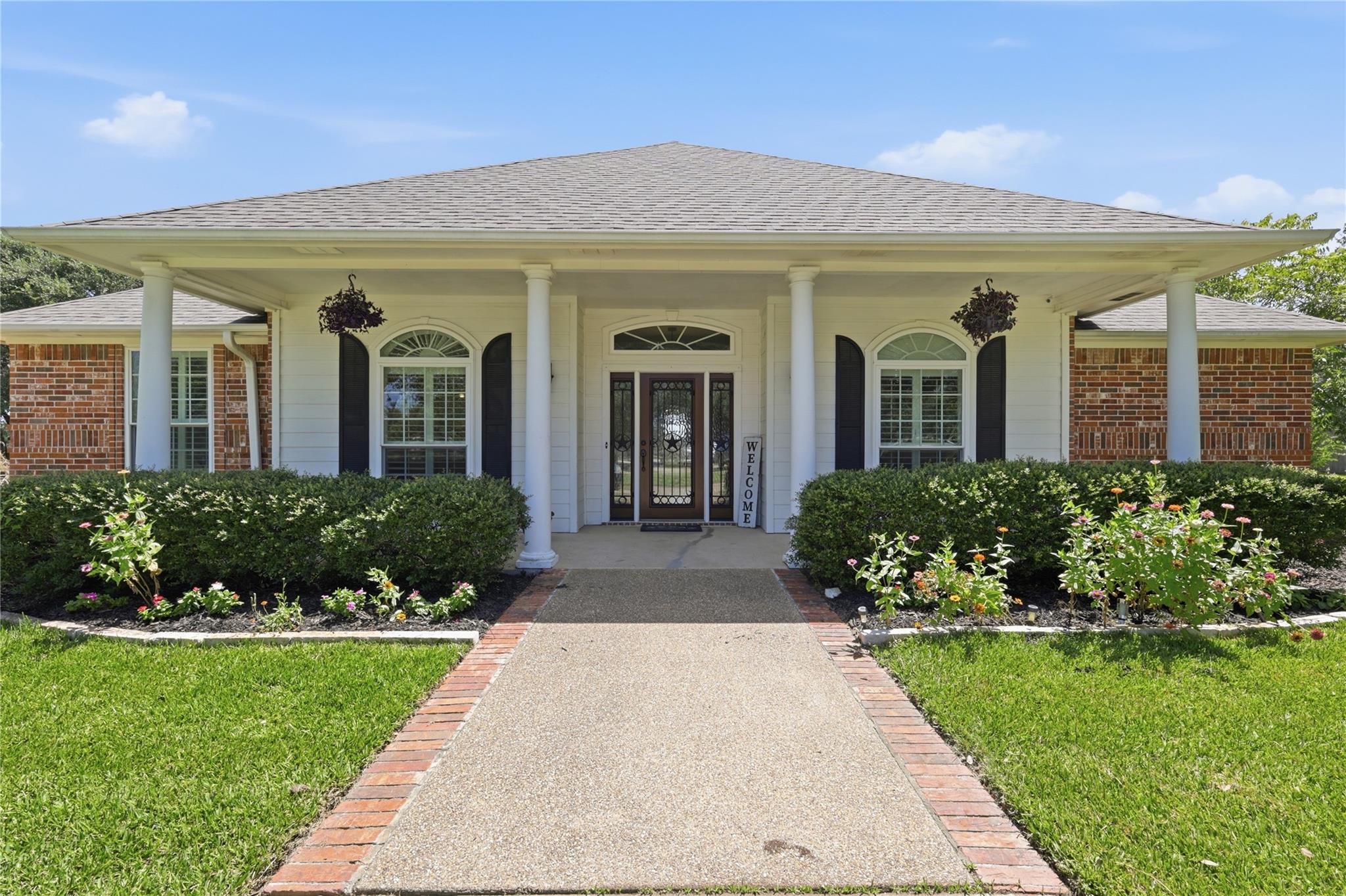 4112 Buckingham Circle