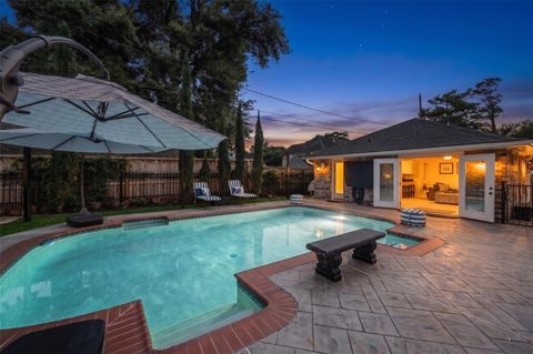 Photo of 835 W 43rd Street, Houston, TX 77018 (MLS # 81918578)
