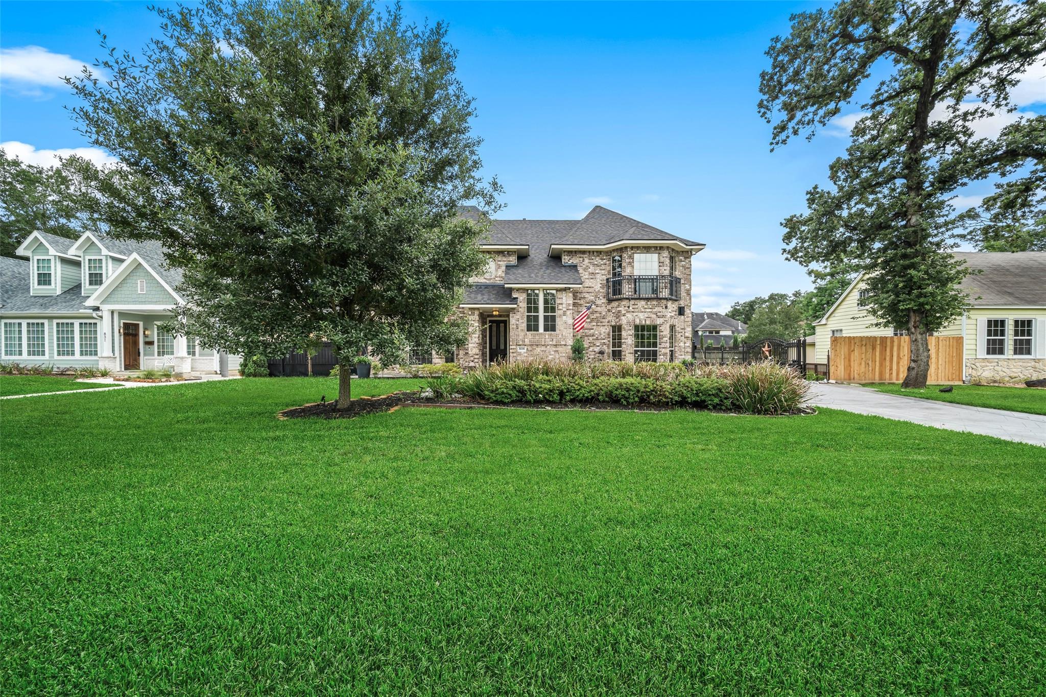 835 W 43rd Street