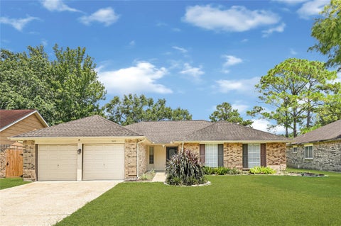 Photo of 522 Country Lane, League City, TX 77573 (MLS # 14119345)