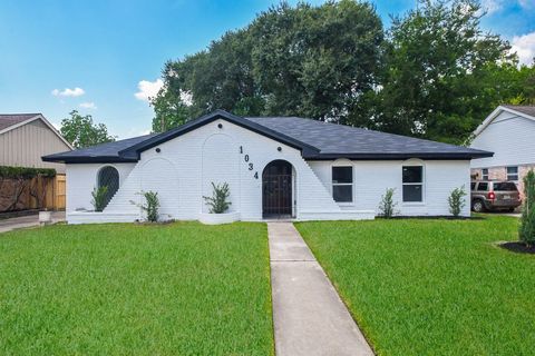 1034 W Donovan Street W Houston TX 77091