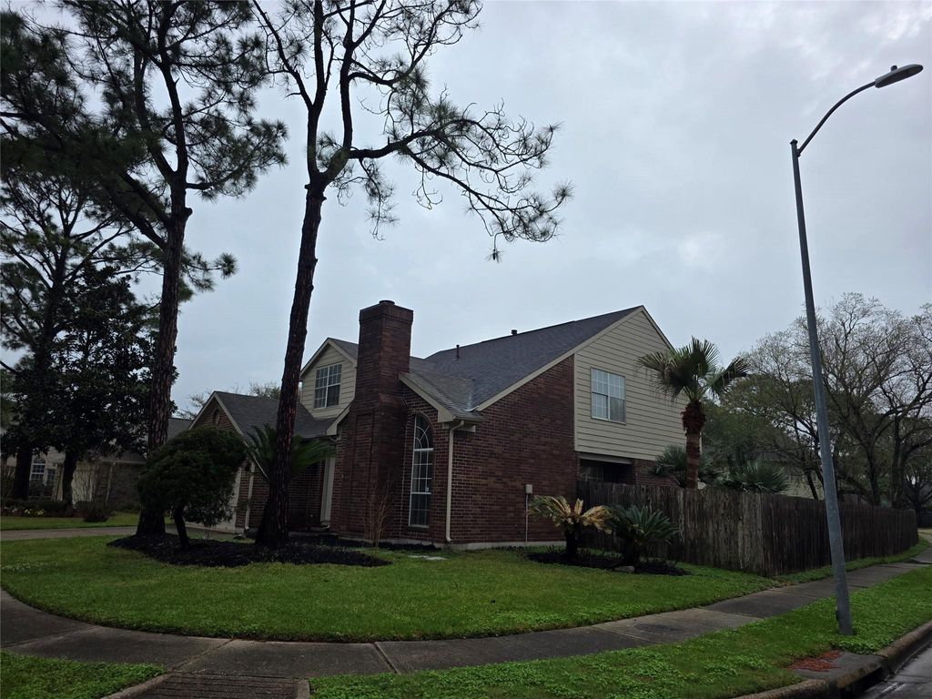 Photo of 1302 Teal Glen Court, Houston, TX 77062 (MLS # 18667246)