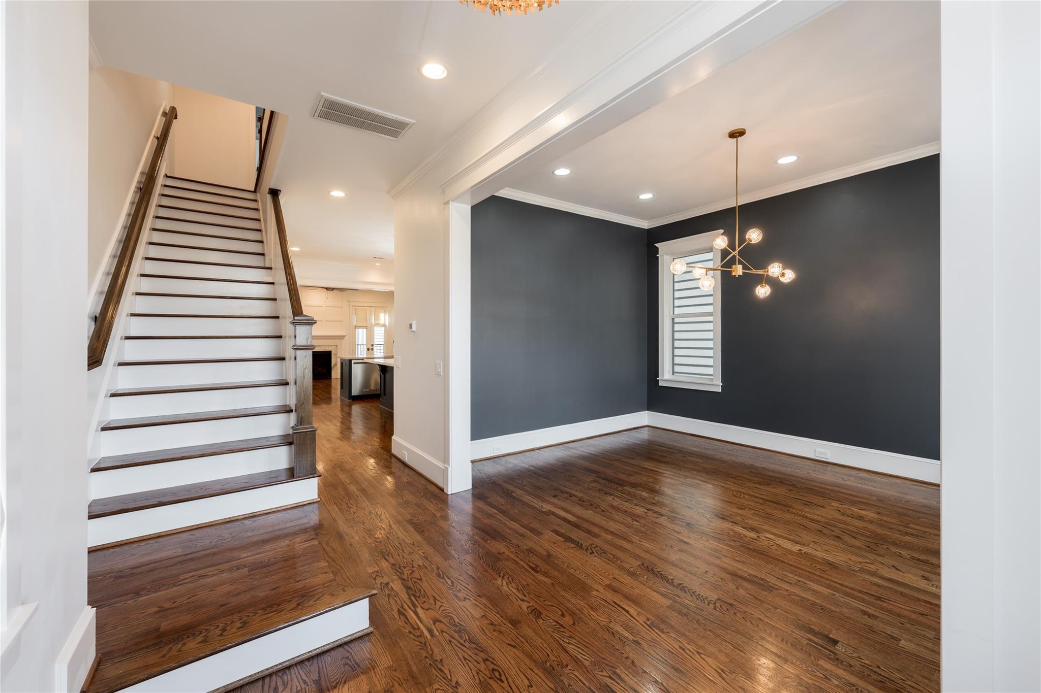 828 E 28th Street