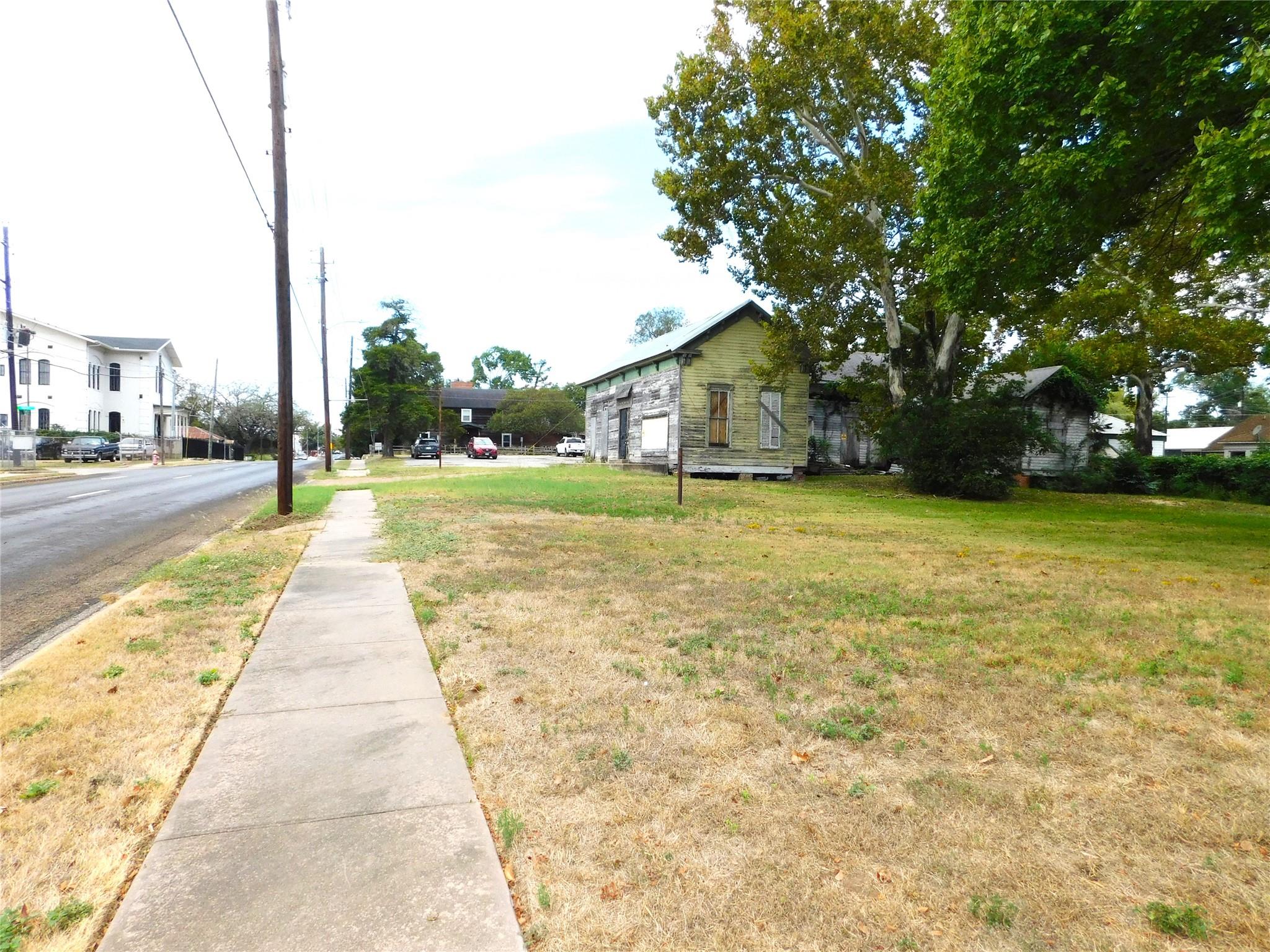 701 & 703 E Alamo Street