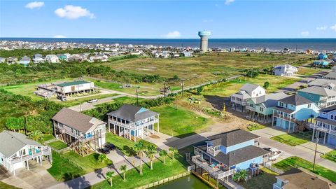 Photo of 3935 Laguna Drive, Galveston, TX 77554 (MLS # 57398141)