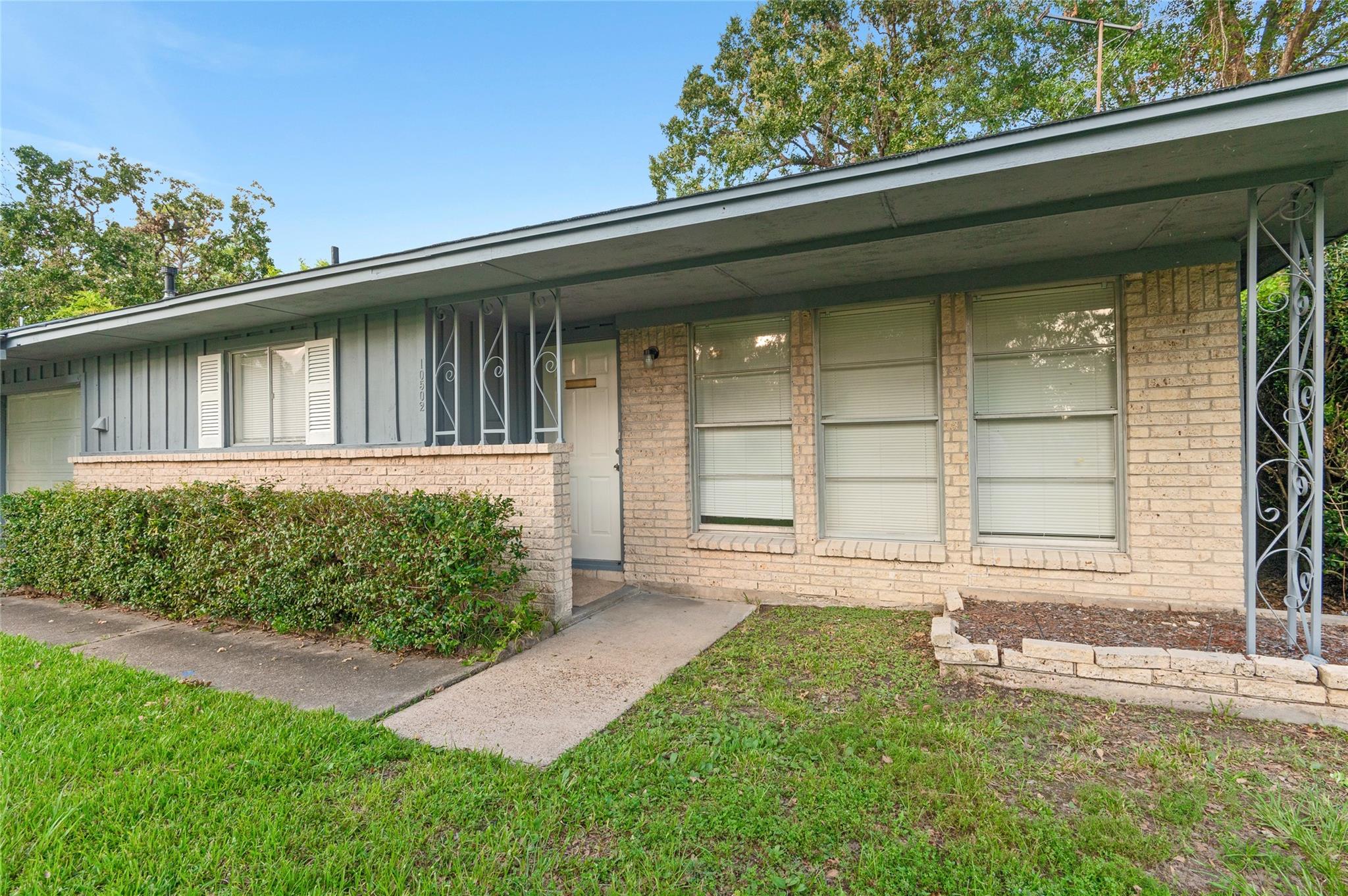 10502 Royal Oaks Drive