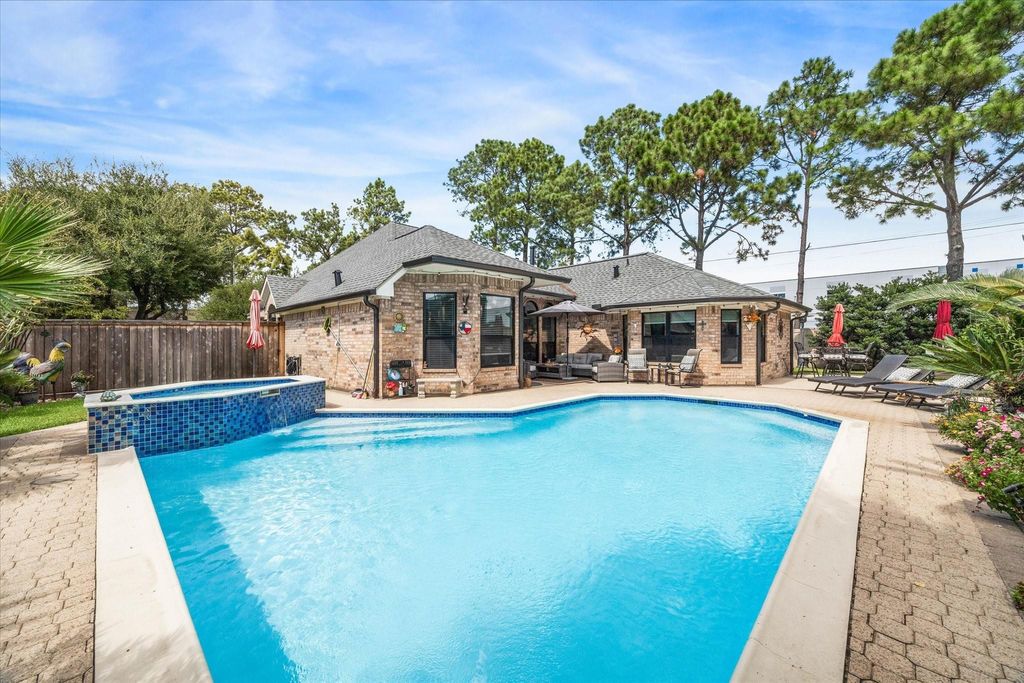Photo of 5614 Sandle Crest Court, Houston, TX 77041 (MLS # 90381386)