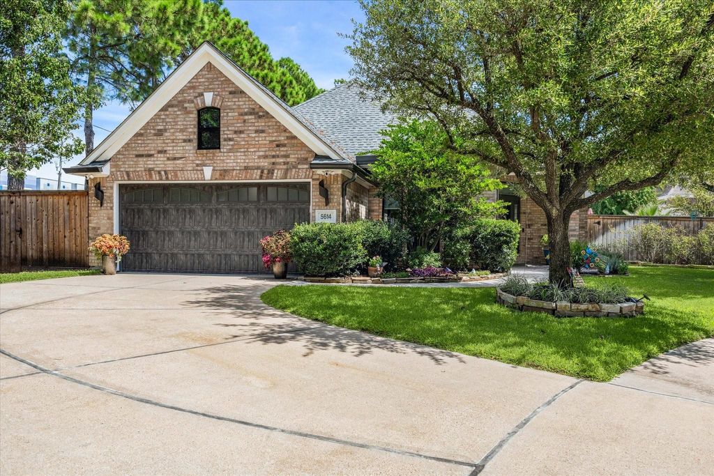 Photo of 5614 Sandle Crest Court, Houston, TX 77041 (MLS # 90381386)
