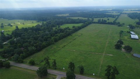Photo of 1 Wilgers Way, Huntsville, TX 77340 (MLS # 66196784)