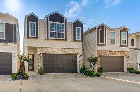 Photo of 1517 Canter Bayou Way, Houston, TX 77043 (MLS # 89551292)