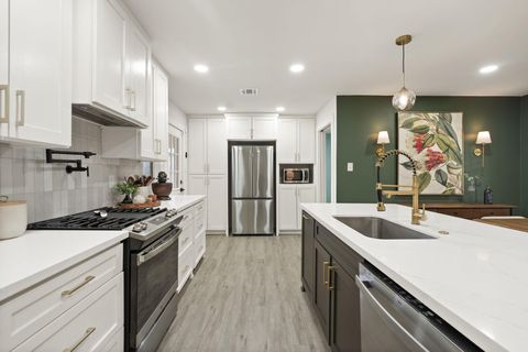 Photo of 5113 W 43rd Street, Houston, TX 77092 (MLS # 60141475)