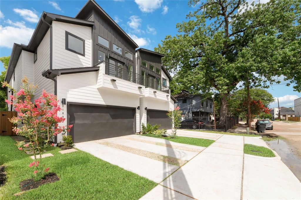 Photo of 2109 Holman Street, Houston, TX 77004 (MLS # 11415413)