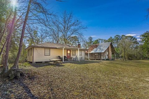 Photo of 893 Capps Road Rd, Huntington, TX 75949 (MLS # 22964529)