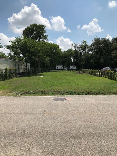Photo of 7138 Dallas Street, Baytown, TX 77521 (MLS # 91991126)