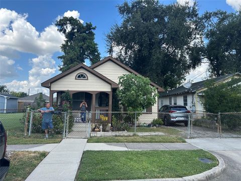 Photo of 6641 Avenue K, Houston, TX 77011 (MLS # 63328082)