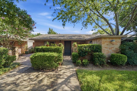 Photo of 1529 Wirt Road #60, Houston, TX 77055 (MLS # 17978719)