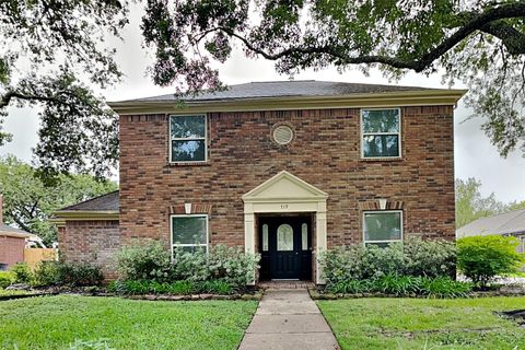 Photo of 719 Fernglade Drive, Richmond, TX 77406 (MLS # 10173919)