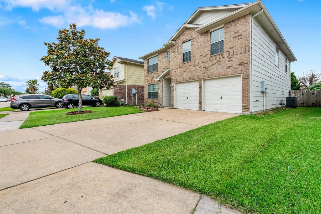 Photo of 13515 Naples Bridge Road, Sugar Land, TX 77498 (MLS # 56399651)