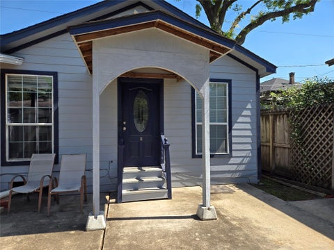 Photo of 4415 Mckinney Street #B, Houston, TX 77023 (MLS # 75064307)