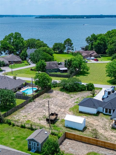 10420 Valley Drive N Willis TX 77318