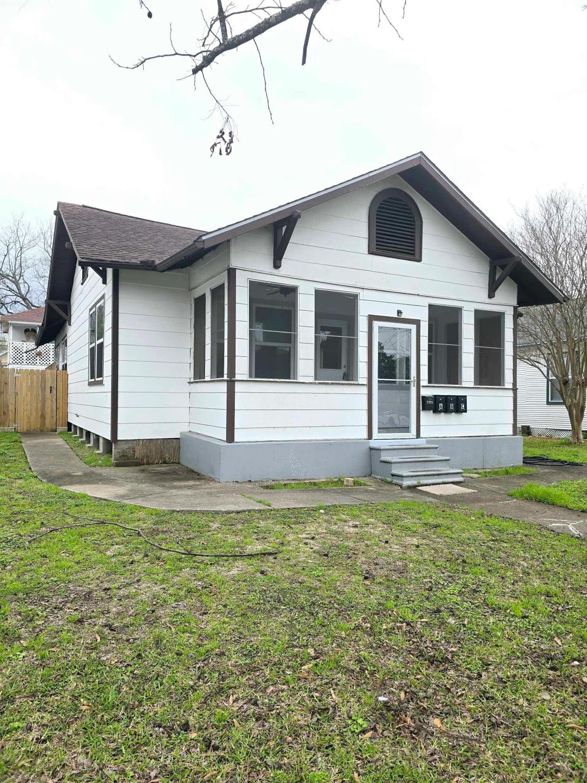 3125 Illinois Street