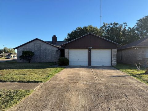 Photo of 8426 S Meadow Bird Circle, Houston, TX 77489 (MLS # 6936992)