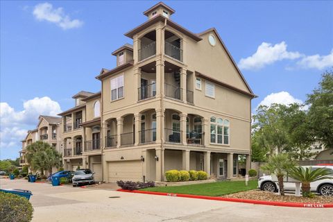 Townhouse For Sale - 18725 Egret Oaks Lane<br/> Webster, TX 77058